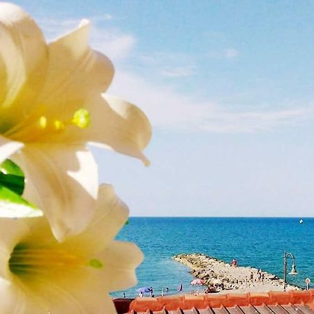 Al Giglio - Affittacamere Cariati Ngoại thất bức ảnh