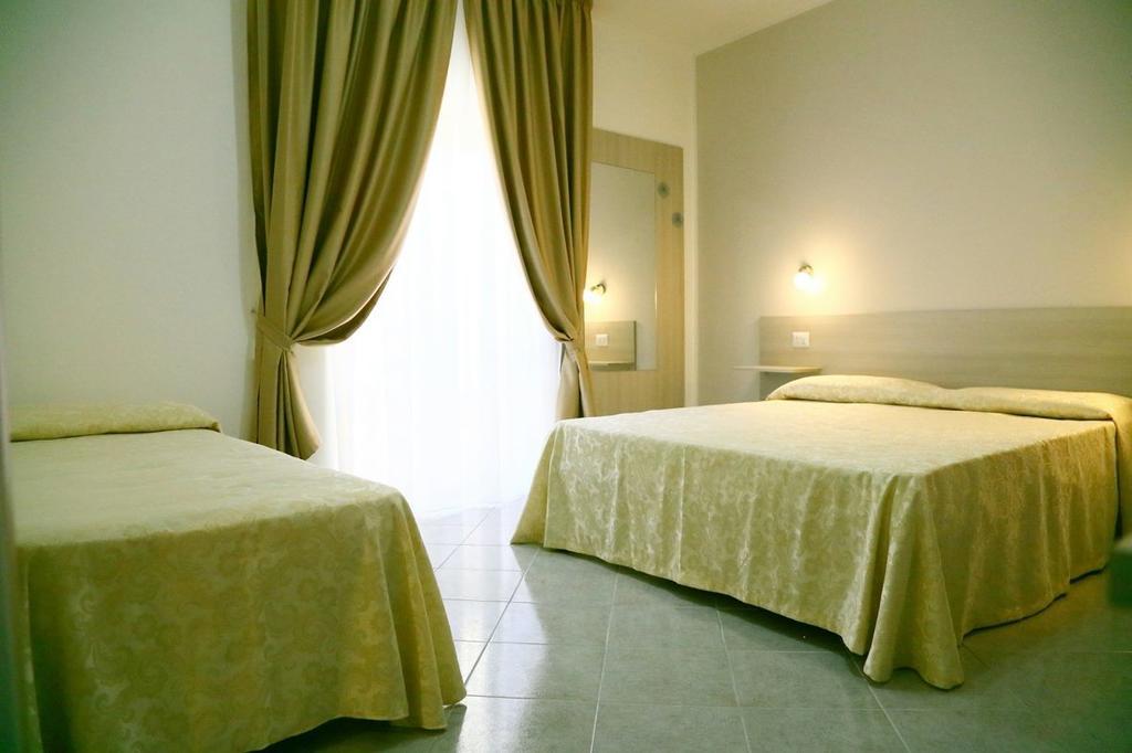Al Giglio - Affittacamere Cariati Ngoại thất bức ảnh
